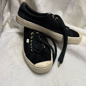 Krost cariuma Black Canvas Sneakers with Gold Eyelets size 9